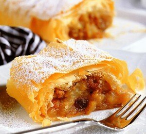 Яблочный штрудель - фото