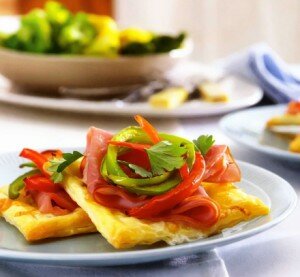 Слойки с ветчиной и сыром