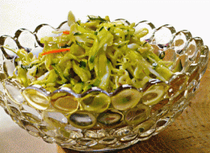 Салат с креветками и капустой